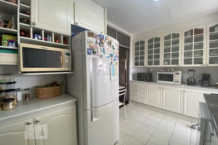 Apartamento para alugar com 290m², 4 quartos e 3 vagas Apartamento para alugar com 290m², 4 quartos e 3 vagasCozinha