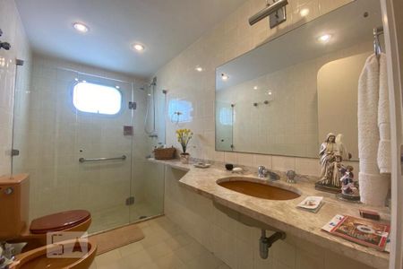 Apartamento para alugar com 290m², 4 quartos e 3 vagas Apartamento para alugar com 290m², 4 quartos e 3 vagasBanheiro