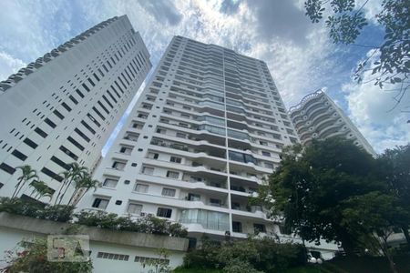 Apartamento para alugar com 290m², 4 quartos e 3 vagas Apartamento para alugar com 290m², 4 quartos e 3 vagasFachada