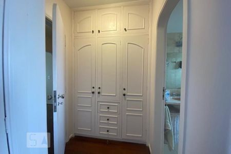 Apartamento para alugar com 290m², 4 quartos e 3 vagas Apartamento para alugar com 290m², 4 quartos e 3 vagasSuíte 1 - Armários