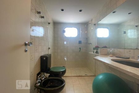 Apartamento para alugar com 290m², 4 quartos e 3 vagas Apartamento para alugar com 290m², 4 quartos e 3 vagasBanheiro da Suíte 2