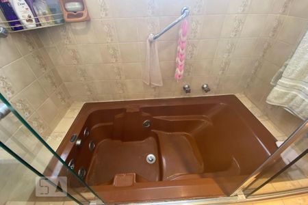 Apartamento para alugar com 290m², 4 quartos e 3 vagas Apartamento para alugar com 290m², 4 quartos e 3 vagasBanheira