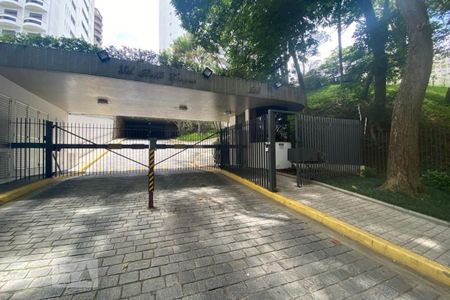 Apartamento para alugar com 290m², 4 quartos e 3 vagas Apartamento para alugar com 290m², 4 quartos e 3 vagasEntrada