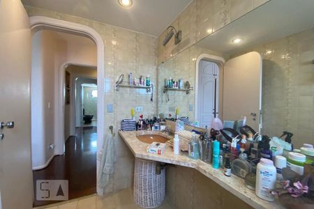 Apartamento para alugar com 290m², 4 quartos e 3 vagas Apartamento para alugar com 290m², 4 quartos e 3 vagasBanheiro da Suíte 1