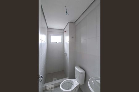 Banheiro de apartamento à venda com 1 quarto, 46m² em Santo Antônio, Porto Alegre