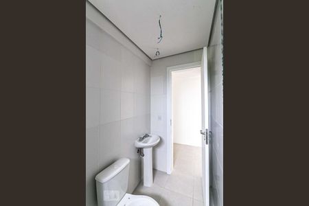 Banheiro de apartamento à venda com 1 quarto, 46m² em Santo Antônio, Porto Alegre