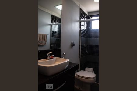 Banheiro de apartamento à venda com 3 quartos, 137m² em Cambuí, Campinas