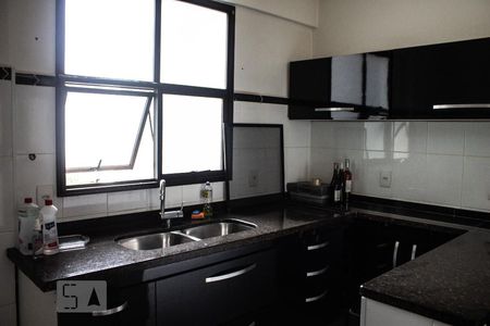 Cozinha de apartamento à venda com 3 quartos, 137m² em Cambuí, Campinas