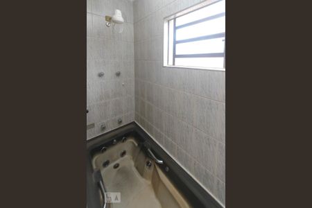 Casa para alugar com 208m², 4 quartos e 2 vagasBanheiro