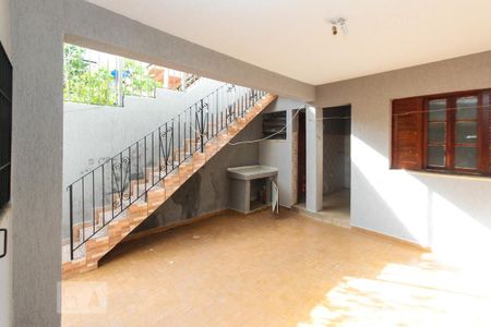 Casa para alugar com 208m², 4 quartos e 2 vagasQuintal