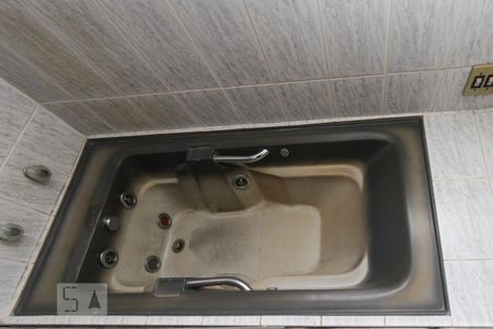 Casa para alugar com 208m², 4 quartos e 2 vagasBanheiro