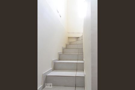 escada de casa para alugar com 1 quarto, 50m² em Jardim Haia do Carrao, São Paulo