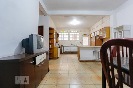 Casa para alugar com 450m², 10 quartos e 4 vagas Casa para alugar com 450m², 10 quartos e 4 vagasCozinha e Copa