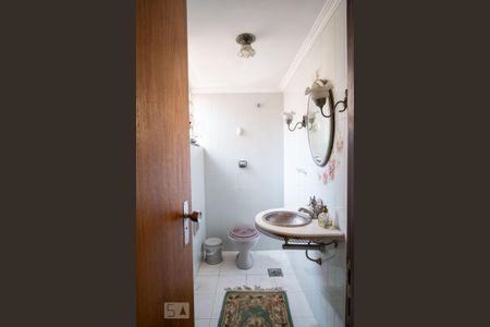 Casa à venda com 330m², 3 quartos e 2 vagas Casa à venda com 330m², 3 quartos e 2 vagasLavabo