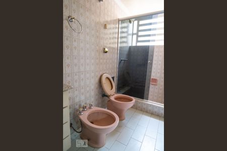 Casa à venda com 330m², 3 quartos e 2 vagas Casa à venda com 330m², 3 quartos e 2 vagasBanheiro Social