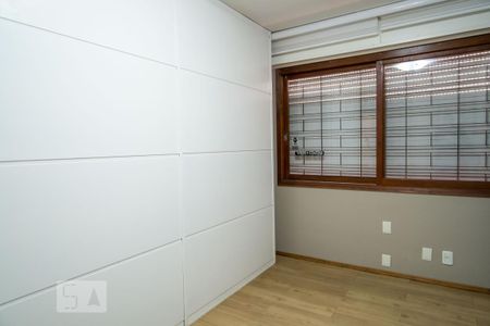 Casa à venda com 330m², 3 quartos e 2 vagas Casa à venda com 330m², 3 quartos e 2 vagasQuarto 2