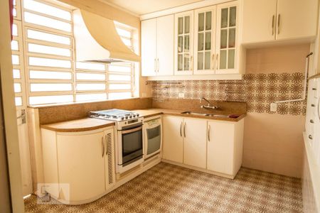 Casa à venda com 330m², 3 quartos e 2 vagas Casa à venda com 330m², 3 quartos e 2 vagasCozinha