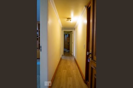 Casa à venda com 330m², 3 quartos e 2 vagas Casa à venda com 330m², 3 quartos e 2 vagasCorredor