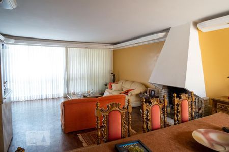 Sala de casa à venda com 3 quartos, 330m² em Medianeira, Porto Alegre