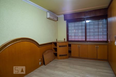 Casa à venda com 330m², 3 quartos e 2 vagas Casa à venda com 330m², 3 quartos e 2 vagasSuíte