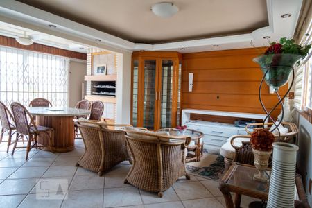 Casa à venda com 330m², 3 quartos e 2 vagas Casa à venda com 330m², 3 quartos e 2 vagasChurrasqueira
