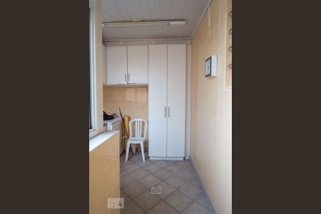 Casa à venda com 330m², 3 quartos e 2 vagas Casa à venda com 330m², 3 quartos e 2 vagasÁrea de Serviço