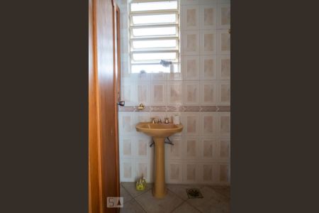 Casa à venda com 330m², 3 quartos e 2 vagas Casa à venda com 330m², 3 quartos e 2 vagasBanheiro 4