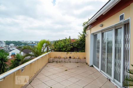 Casa à venda com 330m², 3 quartos e 2 vagas Casa à venda com 330m², 3 quartos e 2 vagasTerraço