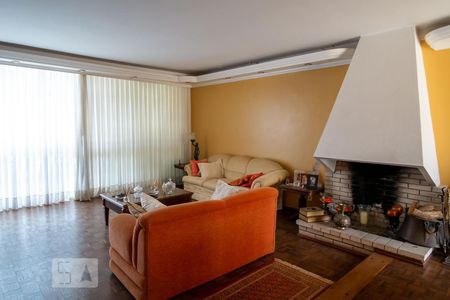 Sala de casa à venda com 3 quartos, 330m² em Medianeira, Porto Alegre