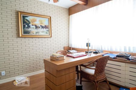 Gabinete de casa à venda com 3 quartos, 330m² em Medianeira, Porto Alegre