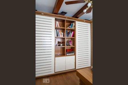 Gabinete de casa à venda com 3 quartos, 330m² em Medianeira, Porto Alegre