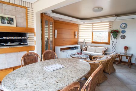 Casa à venda com 330m², 3 quartos e 2 vagas Casa à venda com 330m², 3 quartos e 2 vagasChurrasqueira