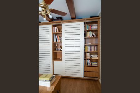 Casa à venda com 330m², 3 quartos e 2 vagas Casa à venda com 330m², 3 quartos e 2 vagasGabinete