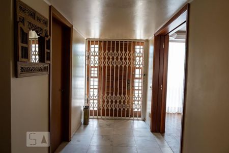Sala de casa à venda com 3 quartos, 330m² em Medianeira, Porto Alegre