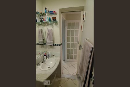 Apartamento à venda com 108m², 3 quartos e sem vagaBanheiro