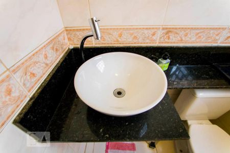 Casa à venda com 206m², 3 quartos e 2 vagasBanheiro social 2