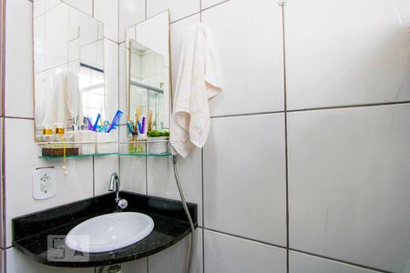 Casa à venda com 206m², 3 quartos e 2 vagasBanheiro social 1