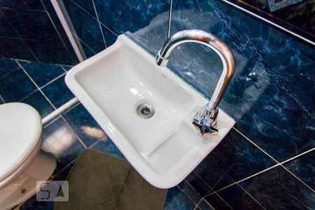 Casa à venda com 206m², 3 quartos e 2 vagasBanheiro do quarto 1 