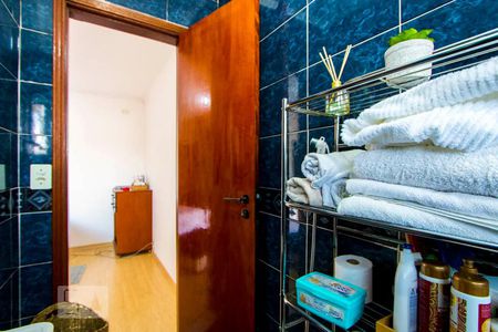 Casa à venda com 206m², 3 quartos e 2 vagasBanheiro do quarto 1 