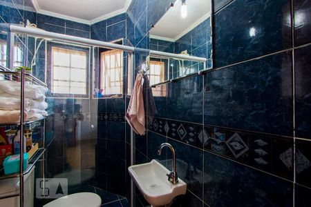 Casa à venda com 206m², 3 quartos e 2 vagasBanheiro do quarto 1 