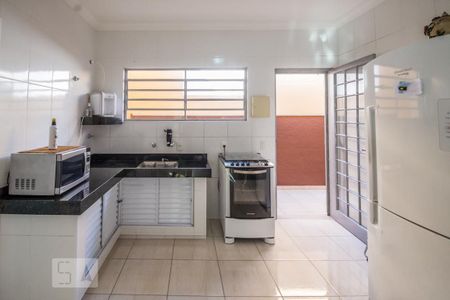 Casa à venda com 256m², 3 quartos e 4 vagas Casa à venda com 256m², 3 quartos e 4 vagasCozinha