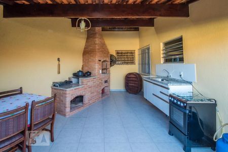 Casa à venda com 256m², 3 quartos e 4 vagas Casa à venda com 256m², 3 quartos e 4 vagasChurrasqueira