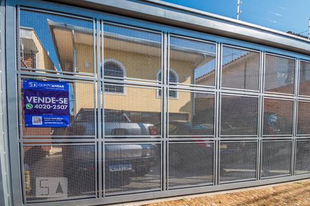 Casa à venda com 256m², 3 quartos e 4 vagas Casa à venda com 256m², 3 quartos e 4 vagasPlaquinha