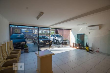 Casa à venda com 256m², 3 quartos e 4 vagas Casa à venda com 256m², 3 quartos e 4 vagasSalão de Festas