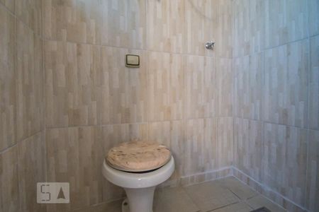 Casa à venda com 256m², 3 quartos e 4 vagas Casa à venda com 256m², 3 quartos e 4 vagasBanheiro de Serviço