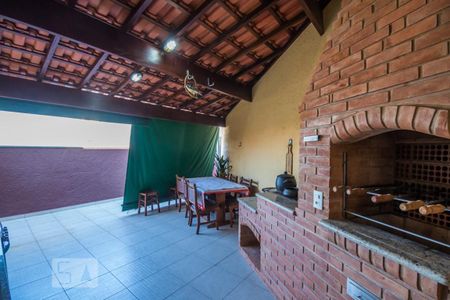 Casa à venda com 256m², 3 quartos e 4 vagas Casa à venda com 256m², 3 quartos e 4 vagasChurrasqueira