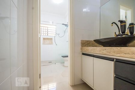 Casa à venda com 256m², 3 quartos e 4 vagas Casa à venda com 256m², 3 quartos e 4 vagasBanheiro