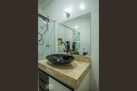 Casa à venda com 256m², 3 quartos e 4 vagas Casa à venda com 256m², 3 quartos e 4 vagasBanheiro da Suíte