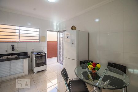 Casa à venda com 256m², 3 quartos e 4 vagas Casa à venda com 256m², 3 quartos e 4 vagasCozinha