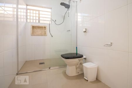 Casa à venda com 256m², 3 quartos e 4 vagas Casa à venda com 256m², 3 quartos e 4 vagasBanheiro